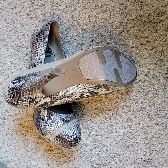 Snake Pattern Heels - Picture 3 of 4